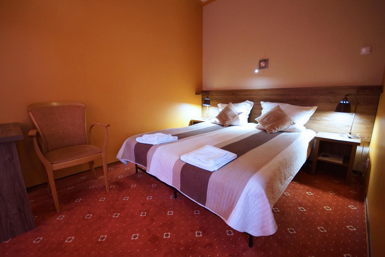 Hotel Kozak Chełm Екстериор снимка